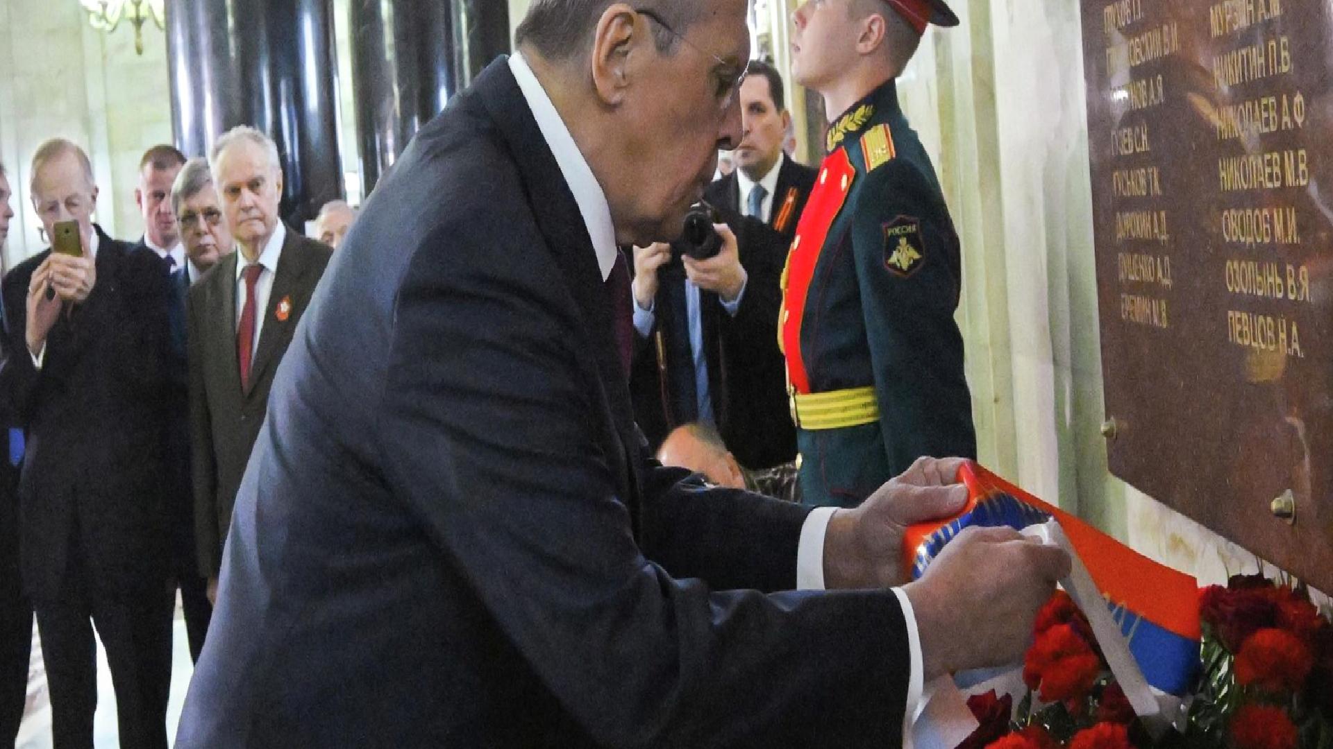 Lavrov: Avrupa’da Hitler’in deneyimini tekrarlayarak Rusya’ya saldırma çağrıları yapılıyor
