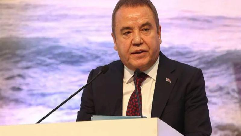 Muhittin Böcek hastaneye kaldırıldı