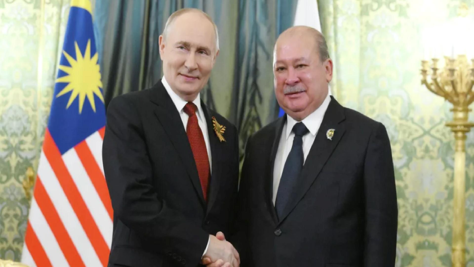 Putin, Kremlin’de Malezya Kralı Sultan İbrahim ile bir araya geldi