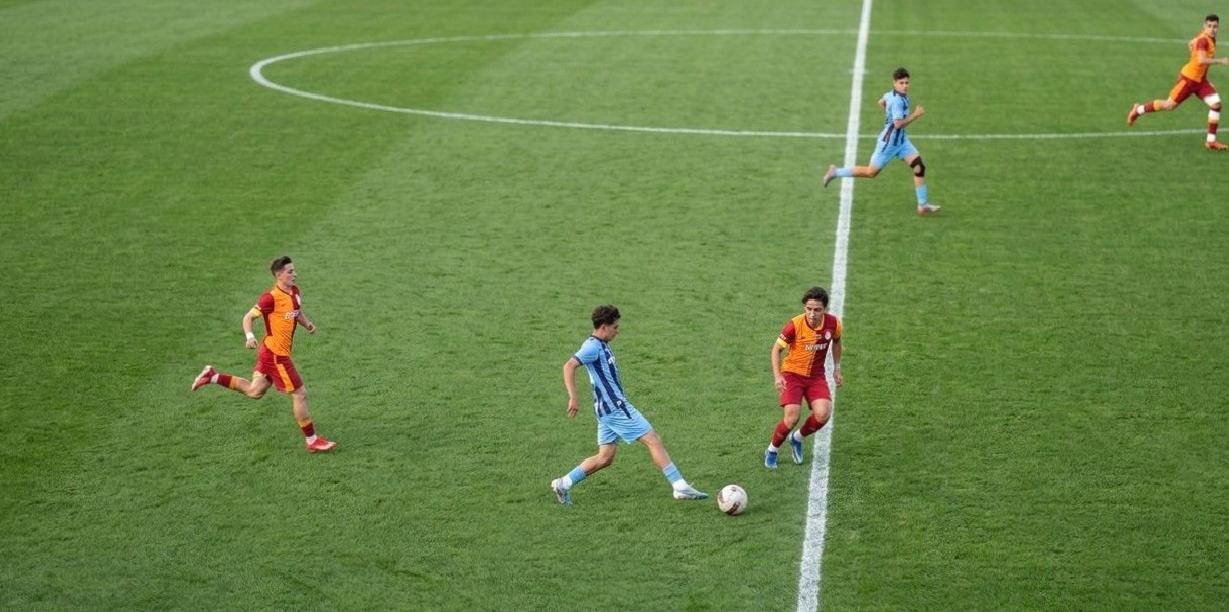 Trabzonspor U16 takımının Galatasaray’ı 8 kişiyle 5-1 yendiği maç sonrası saldırı iddiası: “Federasyon yetkilileri şahit oldu”
