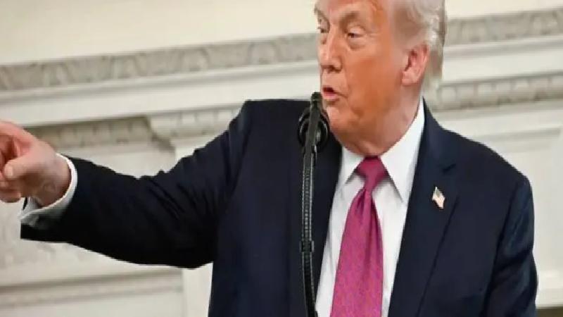 Trump, AB menşeli otomobillere uygulanan gümrük vergilerini % 25’e çıkaracağını açıkladı
