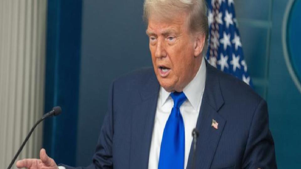 Trump’tan Hürmüz’de mahsur tarafsız gemilere yardım sözü