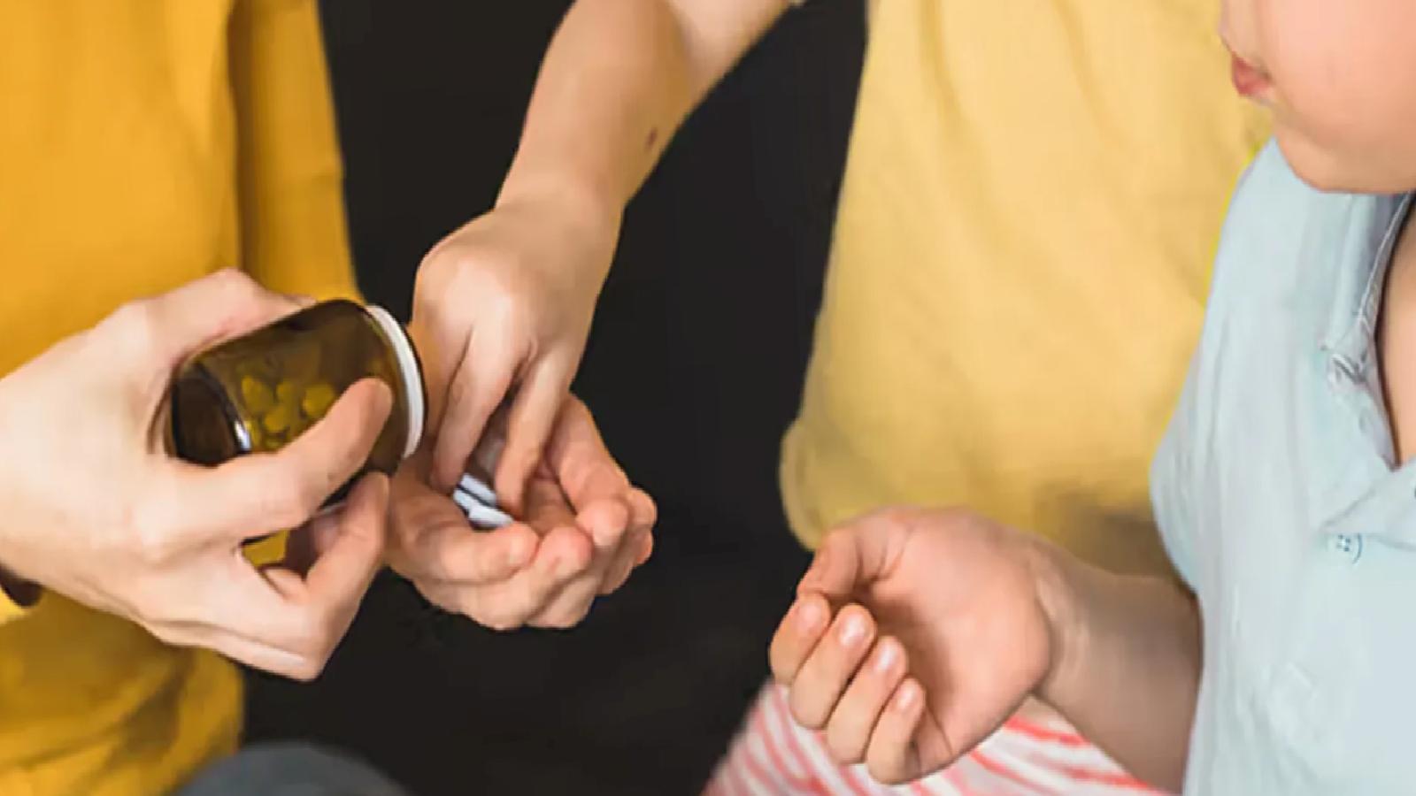 Uzmanlar uyarıyor: “Daha sağlıklı olsun” derken çocuklara verilen vitaminler risk oluşturuyor