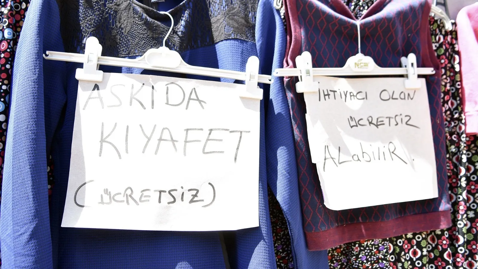 Yoksulluk, vatandaşı vurdu: Ekmekten sonra “askıda kıyafet ve ayakkabı” dönemi