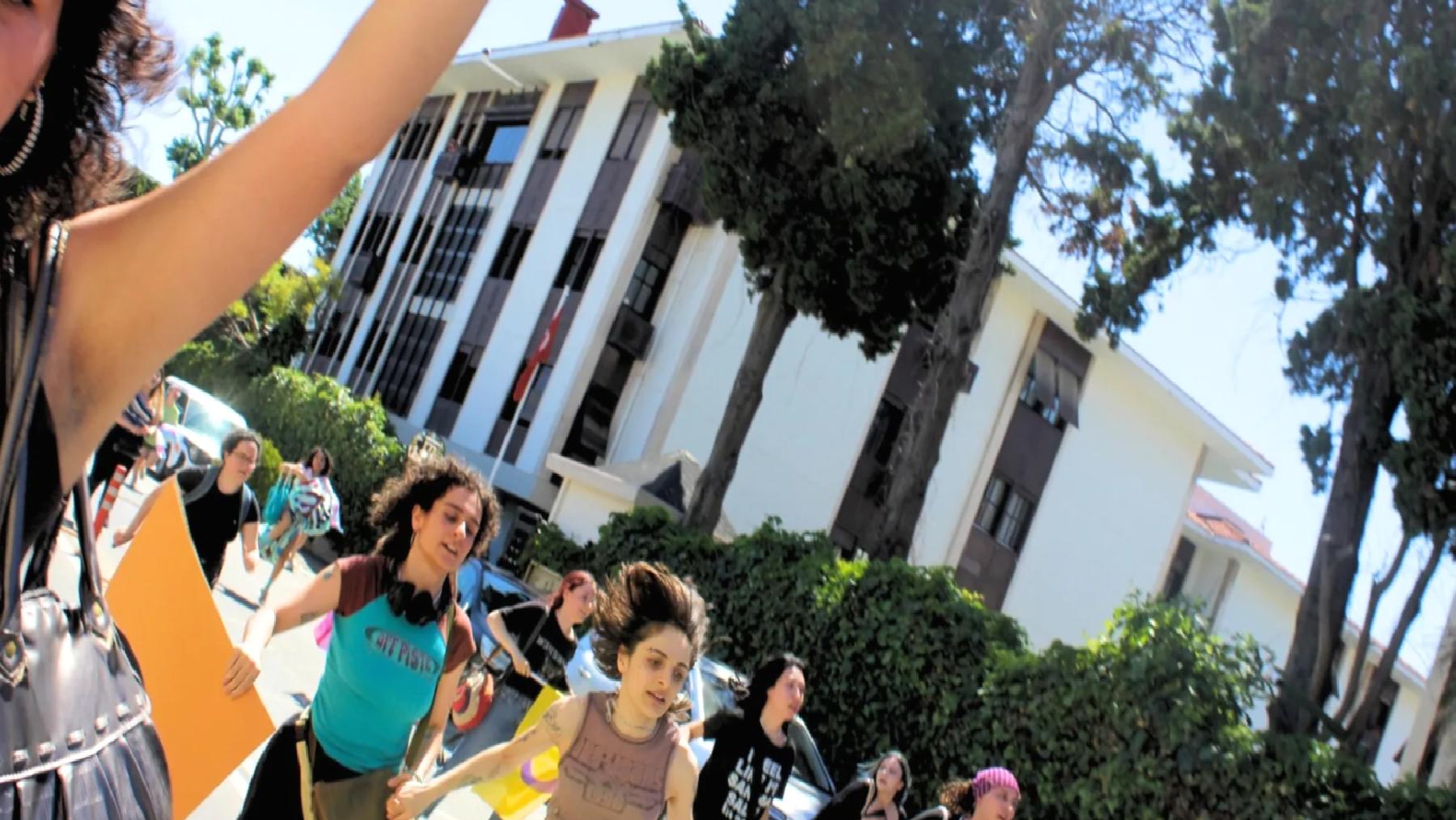 12. İstanbul Trans Onur Yürüyüşü’nde 10 kişi gözaltına alındı: Aralarında gazeteciler de var!