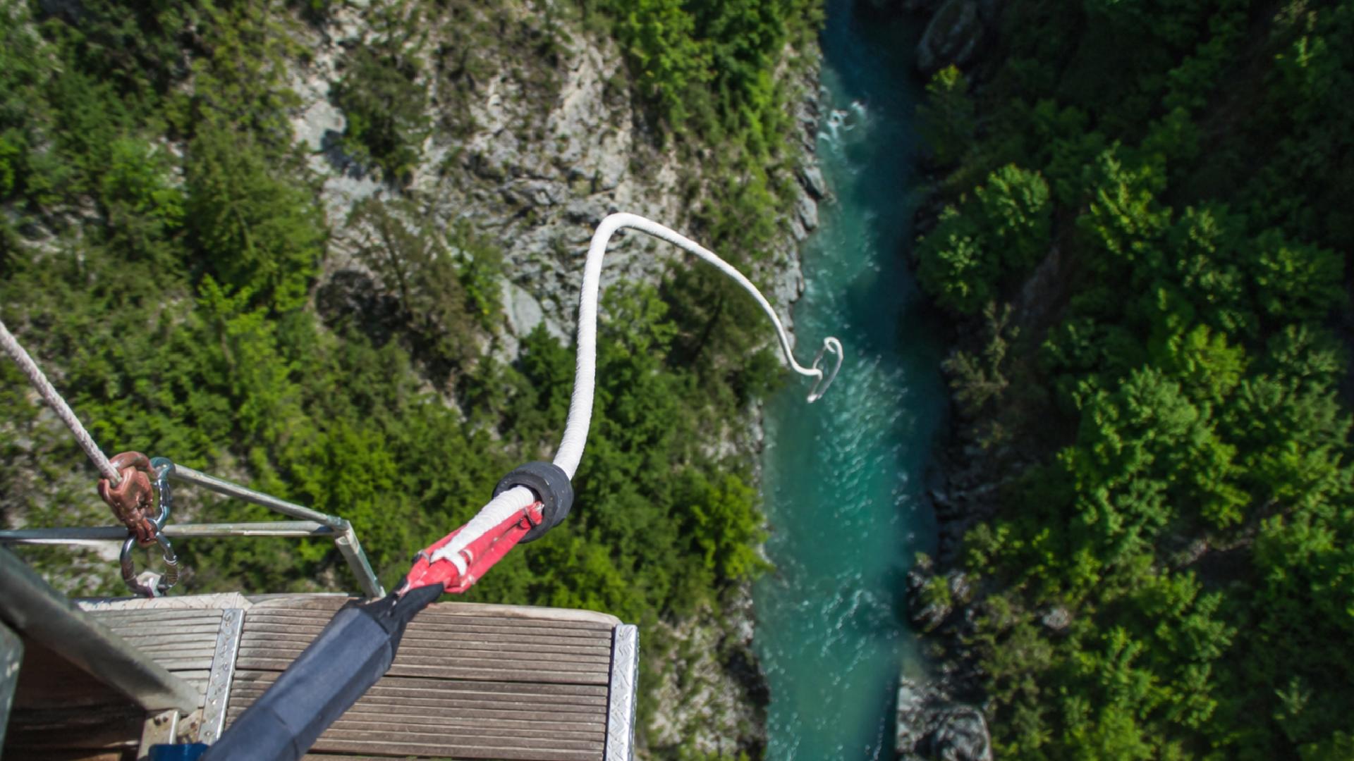 Brezilya’da bungee jumping faciası: Halatını bağlamadan 40 metreden aşağı attılar, 21 yaşındaki kadın hayatını kaybetti