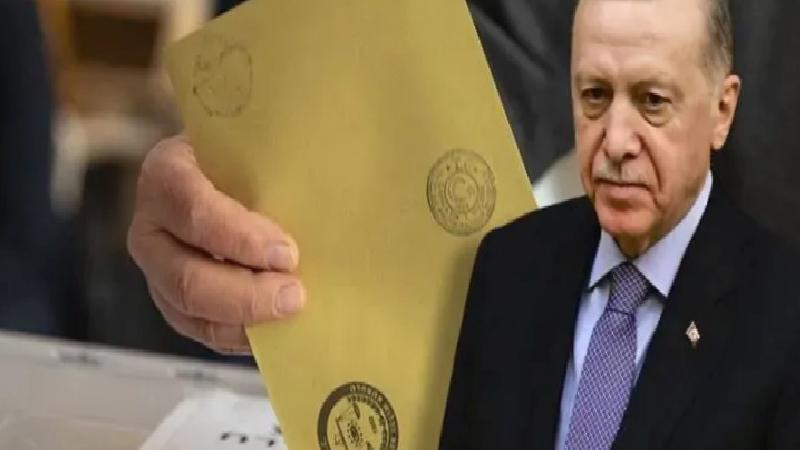 Cumhuriyet yazarı Terkoğlu: Erdoğan muhalefetten rızayla veya sopayla 33 anayasa bükücü çıkaracak!