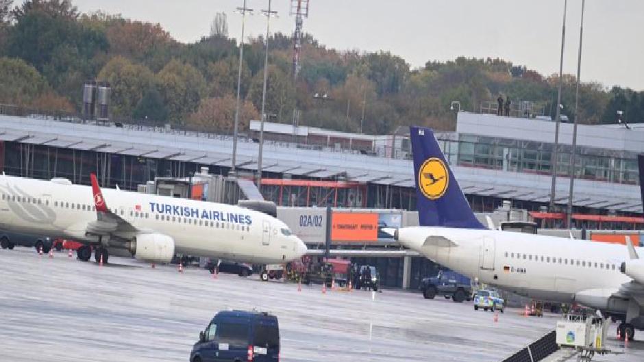 Dikkatsiz yolcu Hamburg Havalimanı’nda kaosa yol açtı
