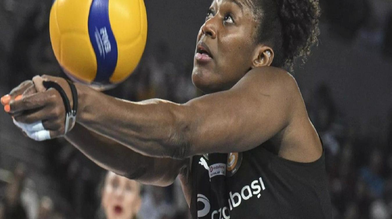 Fenerbahçe Medicana, Eczacıbaşı’ndan milli oyuncu Sinead Jack Kısal’ı transfer etti