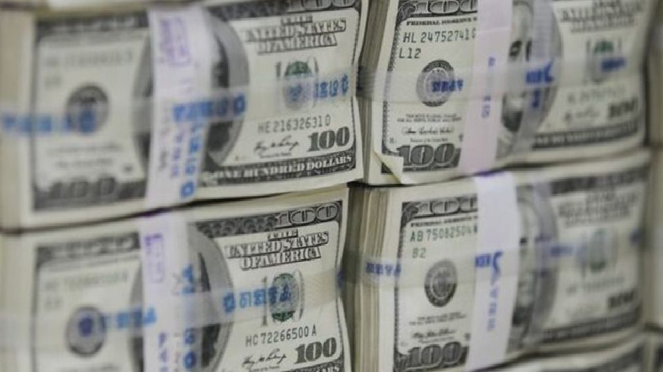 Küresel merkez bankaları dolar rezervlerini azaltmayı planlıyor