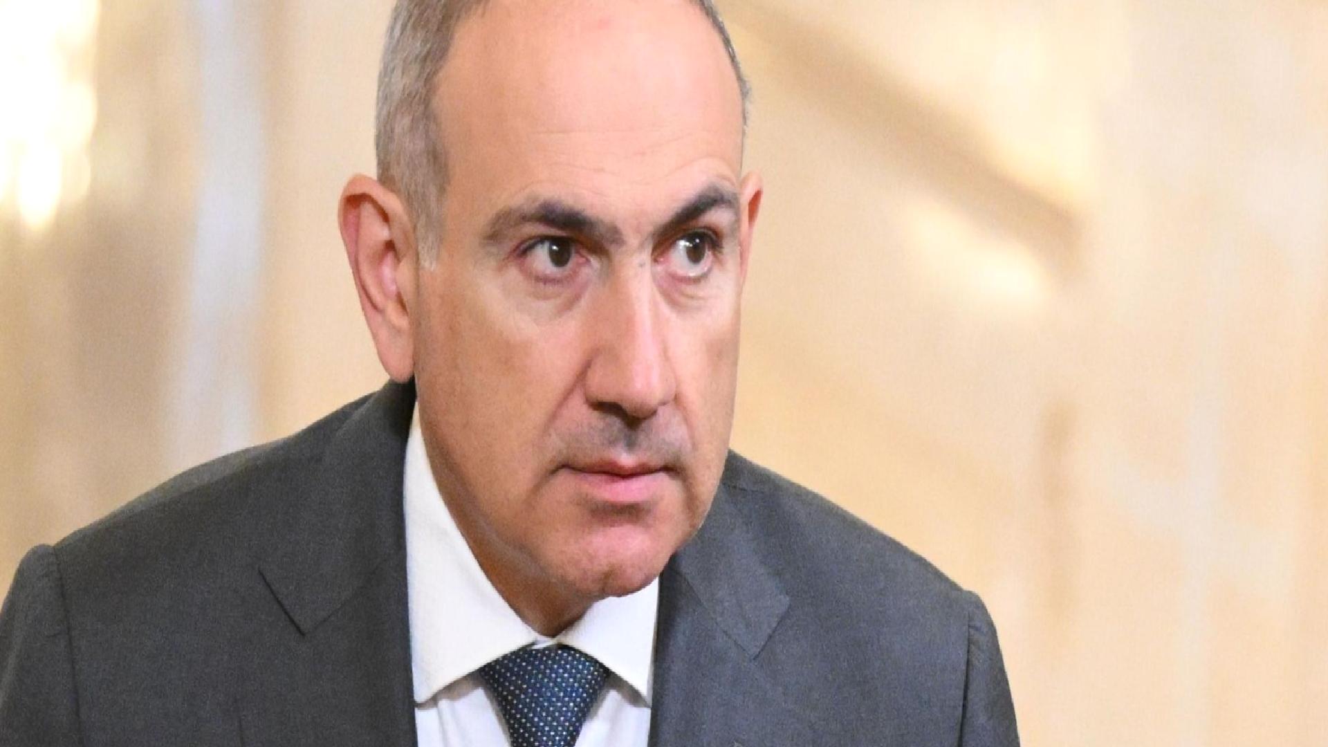 Rus uzman: Paşinyan zaferinden emin değil, rakiplerini her yolla devre dışı bırakmaya çalışıyor