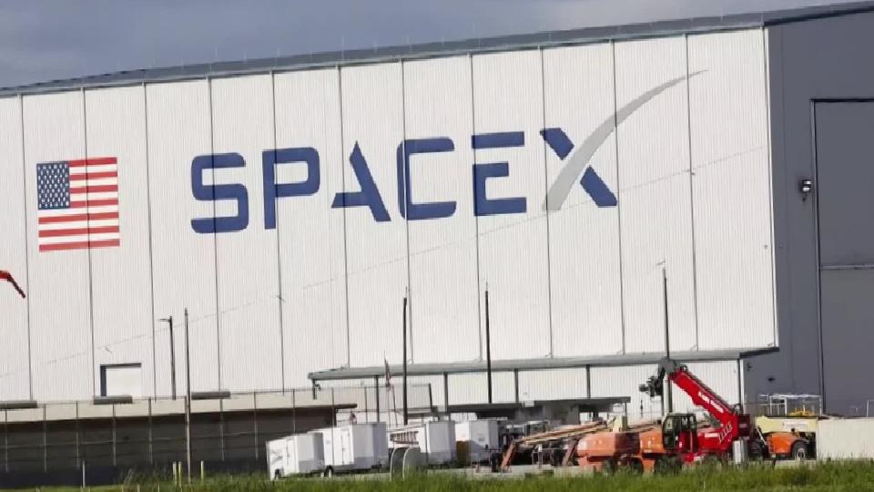 SpaceX, tarihin en büyük halka arzında 75 milyar dolar topladı