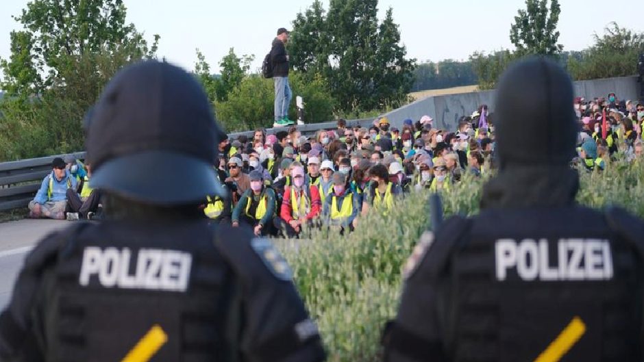AfD kongresine karşı 20 bin kişilik protesto gösterisi