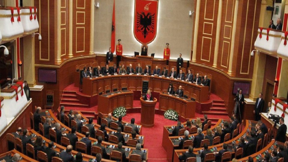 Arnavutluk Meclisi, ABD ile askeri kredi anlaşmasını onayladı