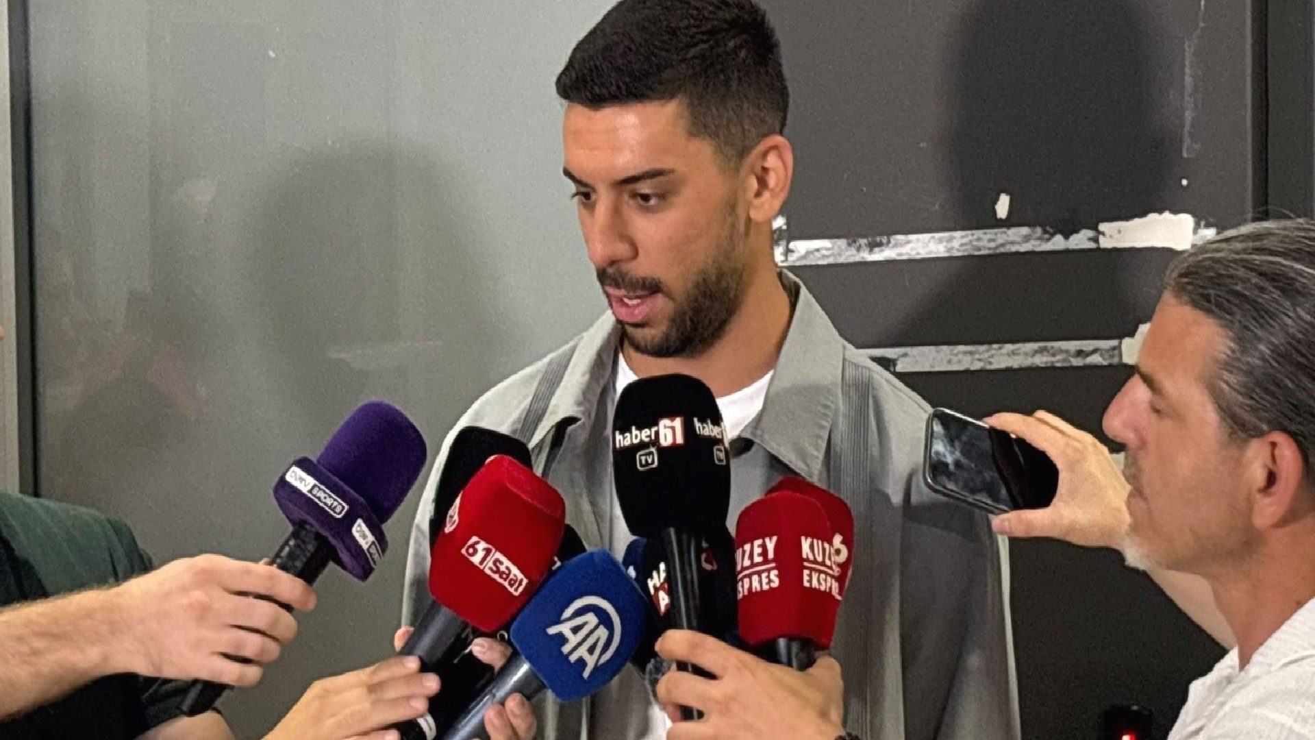 Cenk Özkaçar: “Böylesine bir futbol kültürünün parçası olmak gurur verici”