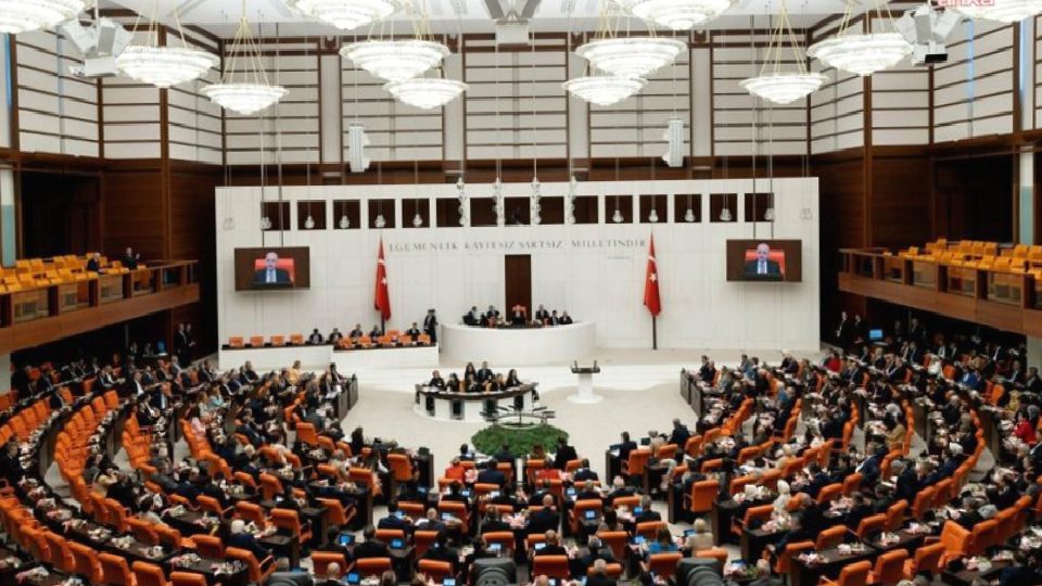 En düşük emekli aylığını da içeren kanun teklifi komisyonda