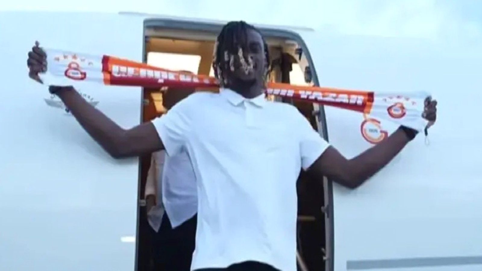 Galatasaray’ın ilk transferi İstanbul’da! Ugochukwu imza için geldi