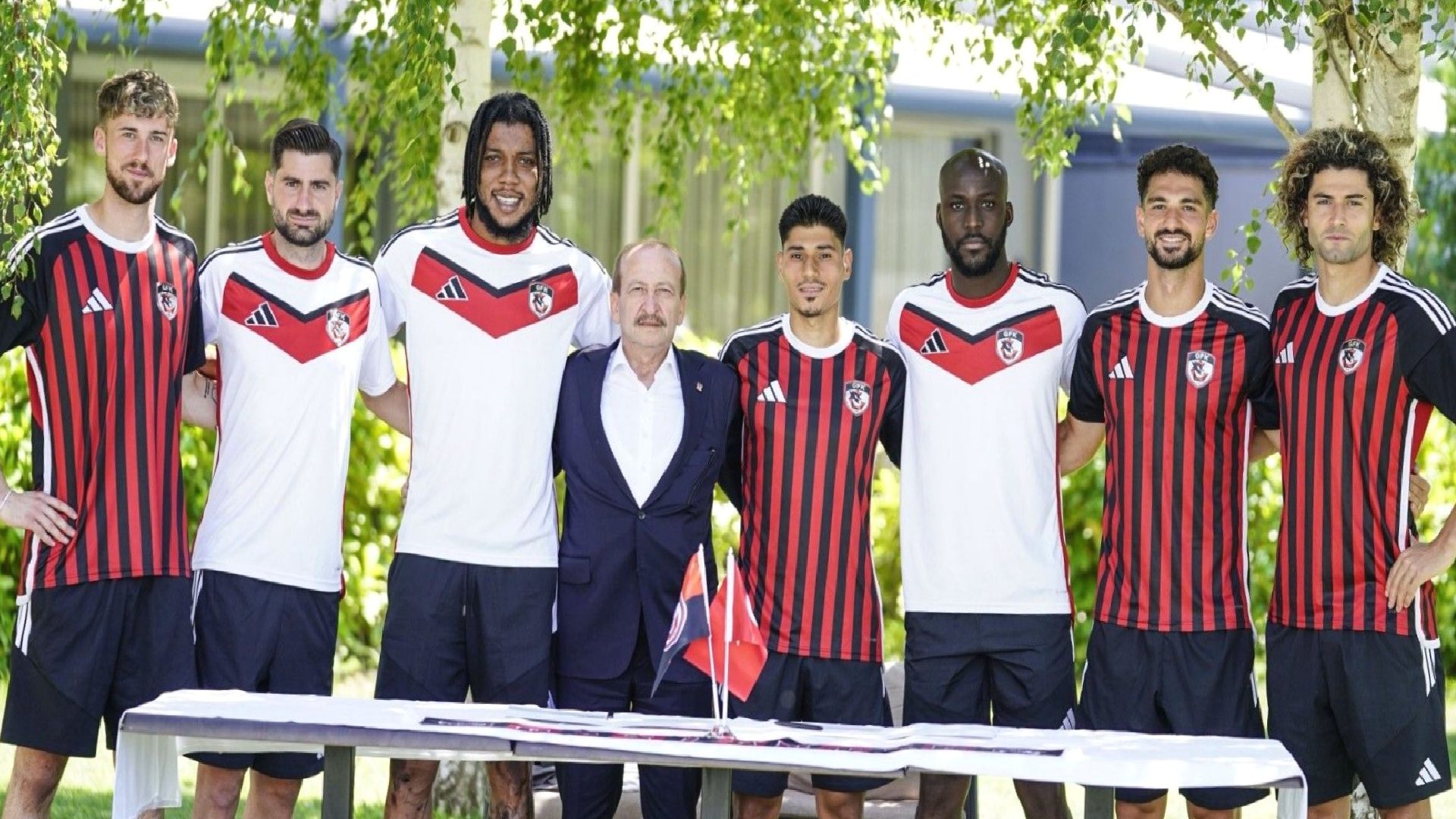 Gaziantep FK yasağı kaldırdı, transfer şov başladı!