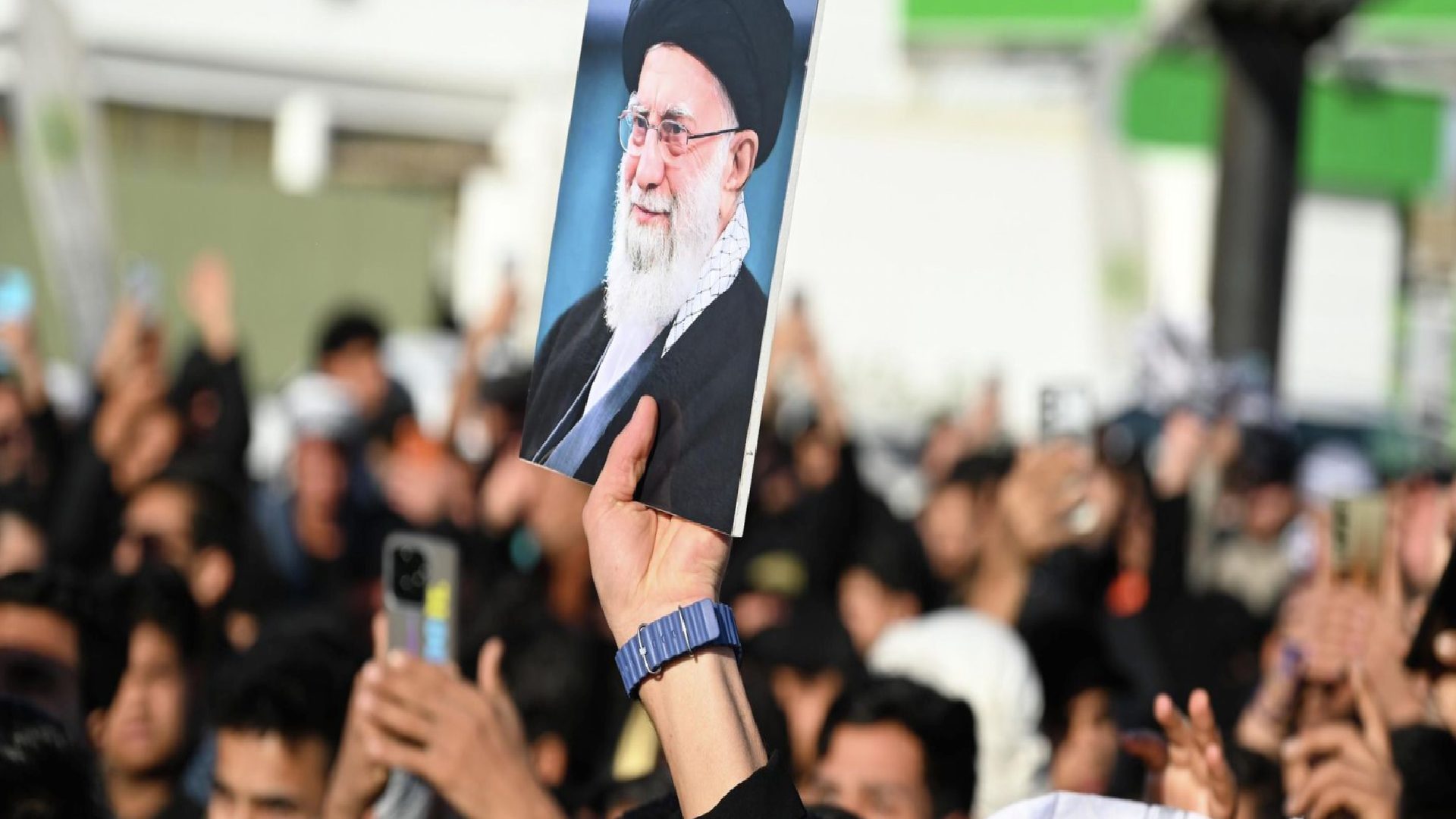 İran’ın eski dini lideri Ali Hamaney’in naaşı Tahran’a getirildi