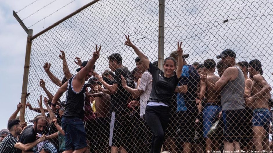 İspanya’da alarm: Ceuta’da 40 bin göçmen sınırı geçti
