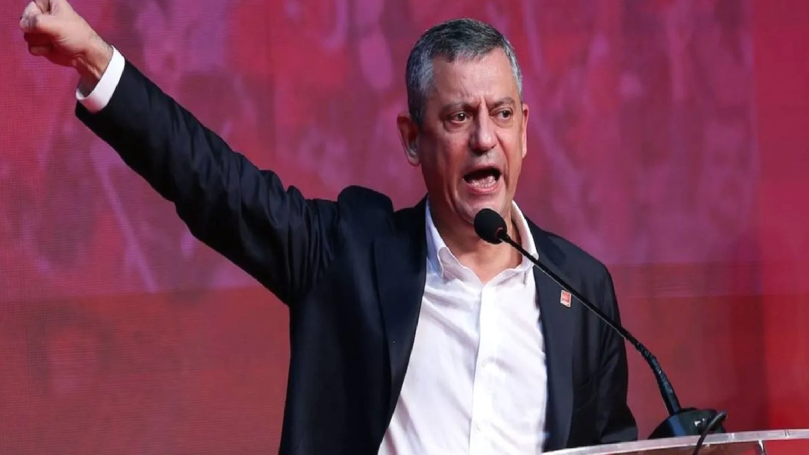Özel’den yeni parti açıklaması: Ortaya atılan isimler tamamen yalan, 20 Temmuz yeni partiye geçmek veya CHP’den ayrılmak için kesin tarih değil; baskın seçime karşı yedekte parti tutacağız