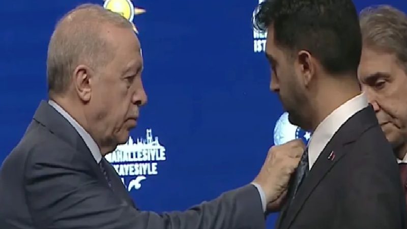 Deniz Zeyrek: Tuzla Belediye Başkanı Ali Eren Bingöl, AKP’ye geçmeden önce medyatik bir anketçi ve yargı mensubuyla meyhanede buluştu