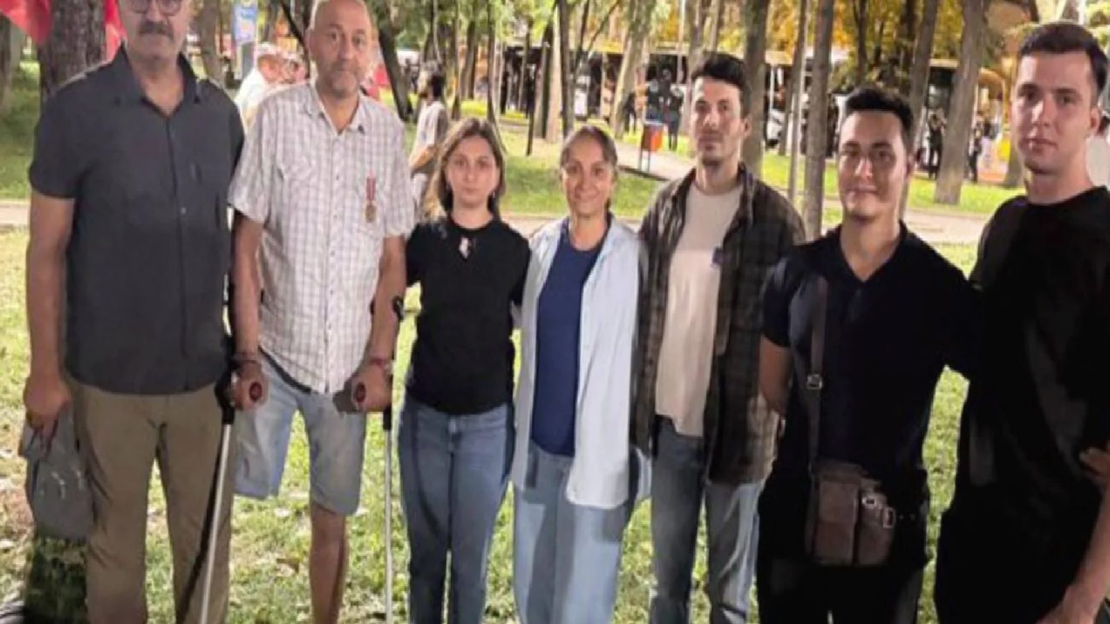 İhraç edilen teğmenler, er şehit aileleri ve gazilerin eylemine destek verdi