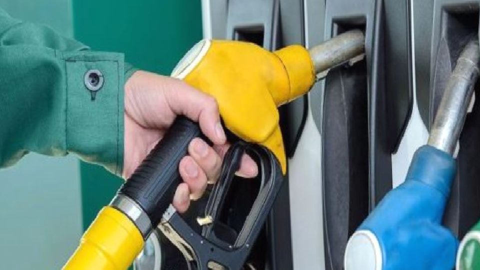 Motorinde dokuz lirayı aşan indirim