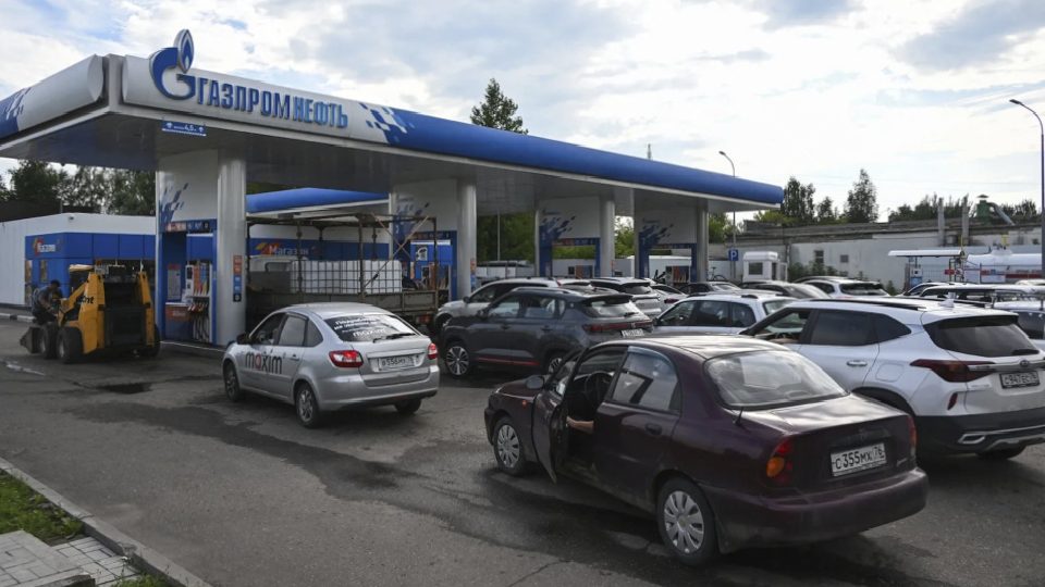 Rusya’da akaryakıt tedarik sıkıntısı devam ediyor