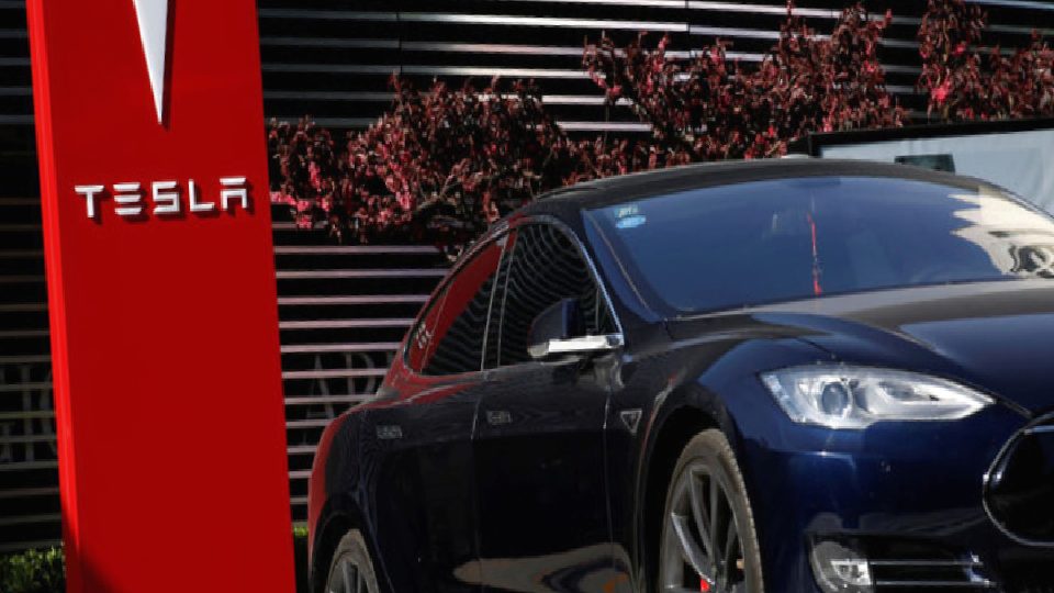 Tesla Çin’de 3 milyon aracı geri çağırdı