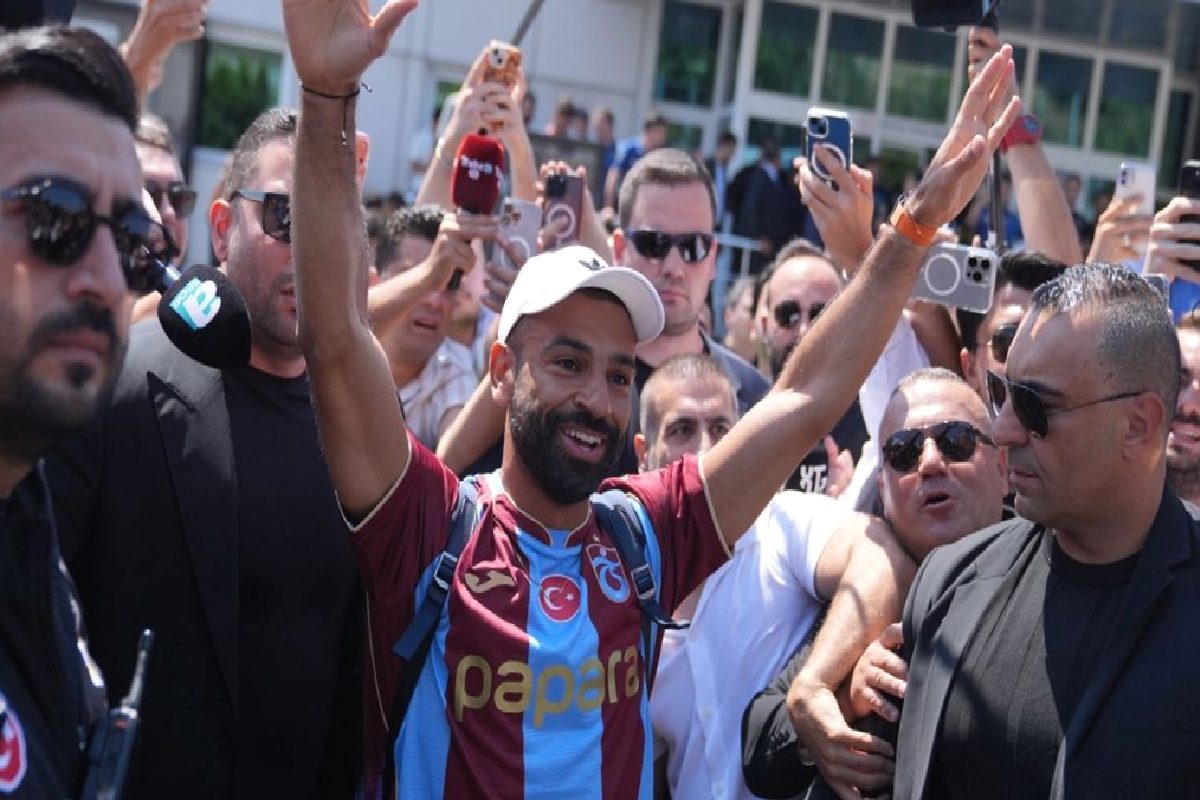 Trabzonspor’un yeni transferi Mohamed Salah İstanbul’da! Taraftara üçlü çektirdi