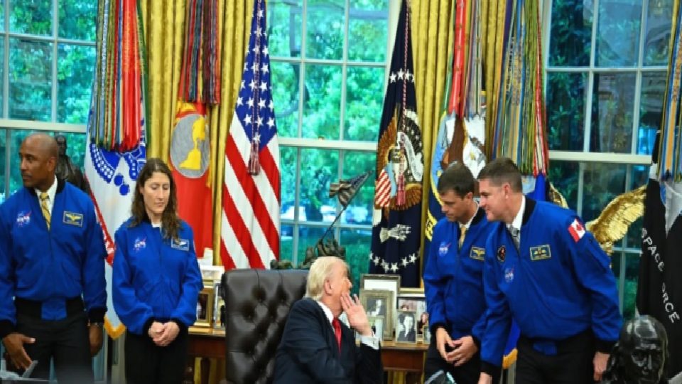Trump “ABD Uzay Akademisi” kuracaklarını açıkladı
