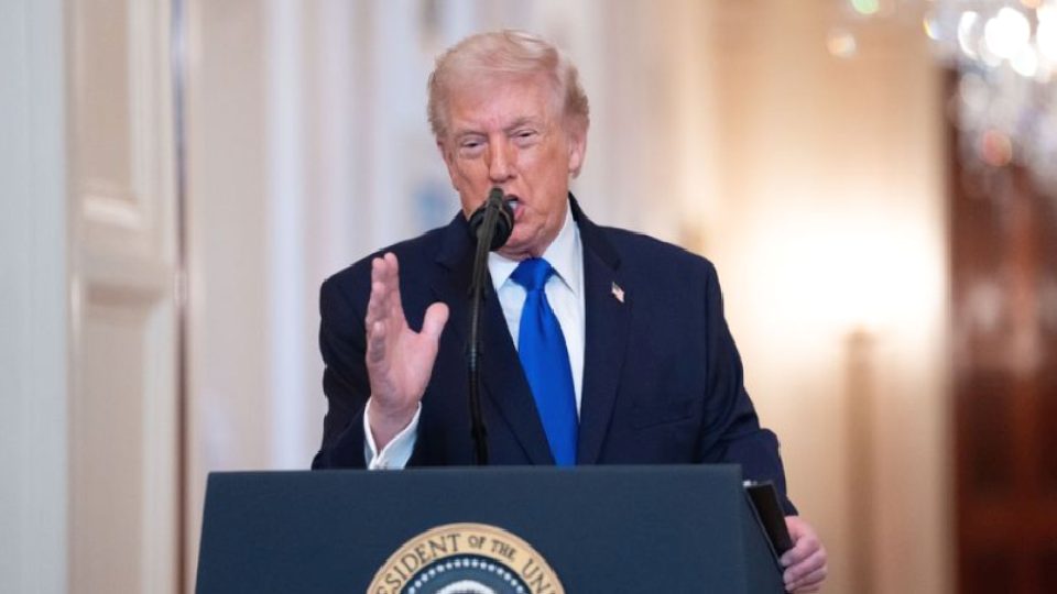 Trump, ekonomik büyümenin borç sorununu çözeceğini söyledi
