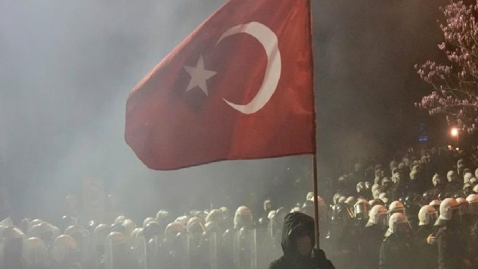 Türk siyasetinde apati riski: “Oy versem de değişmez”