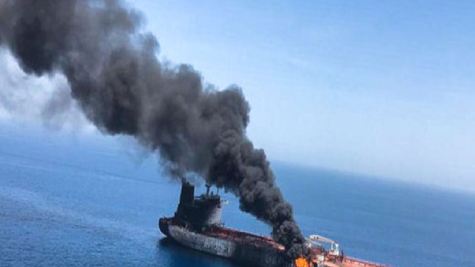UKMTO, Hürmüz Boğazı’nda bir tankerin vurulduğunu duyurdu