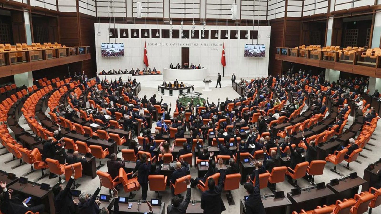 Yeni Yol Grubu düşebilir; iki milletvekili DEM Parti ve AKP’ye geçecek iddiası