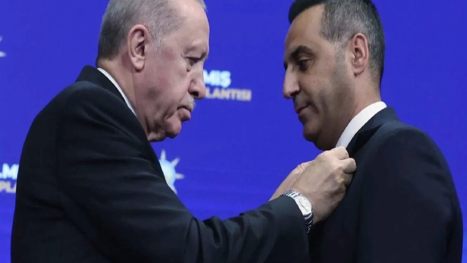 CHP’den AKP’ye geçmişti: Çiğli Belediye Başkanı Yıldız’ın yardımcıları istifa etti