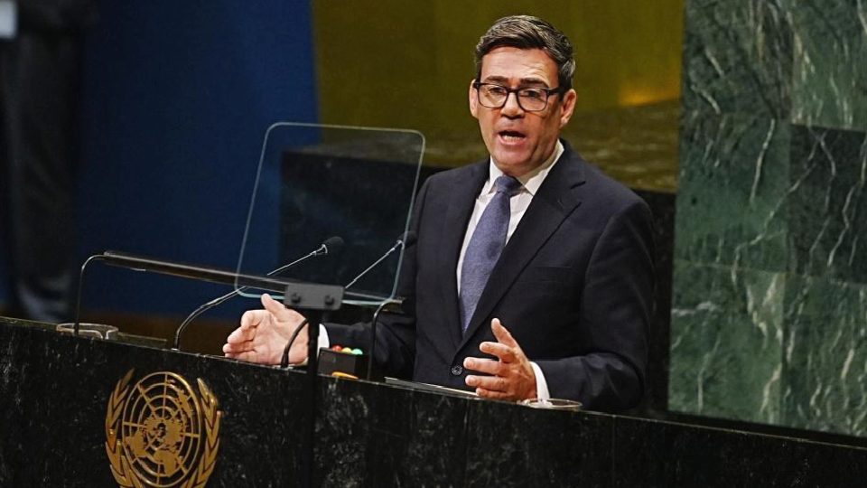 İngiltere Başbakanı Burham erken seçim iddialarını reddetti
