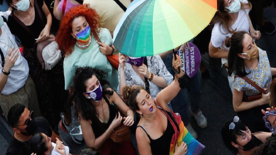 Kaos GL’ye operasyon: Yönetim kurulu üyeleri gözaltında