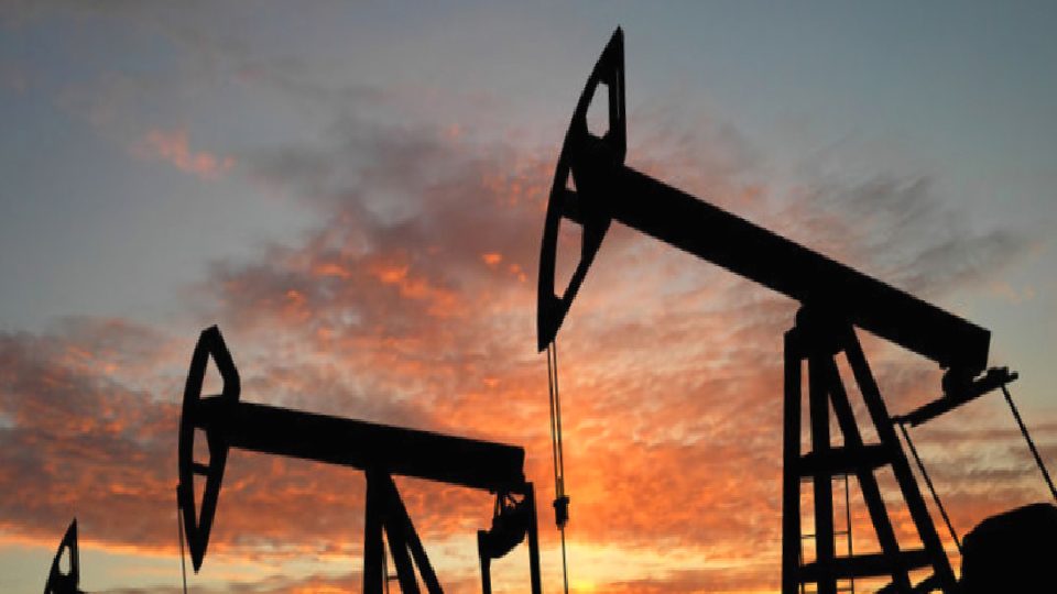 Petrol, diplomasi umutlarıyla bir haftanın en düşük seviyesine geriledi
