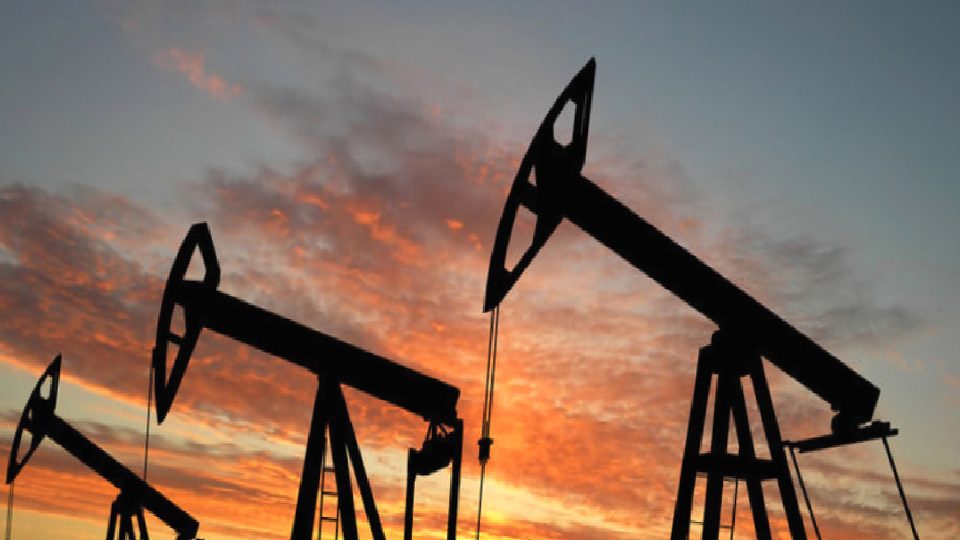 Petrol Orta Doğu’da uzayan savaş endişesiyle yükseldi