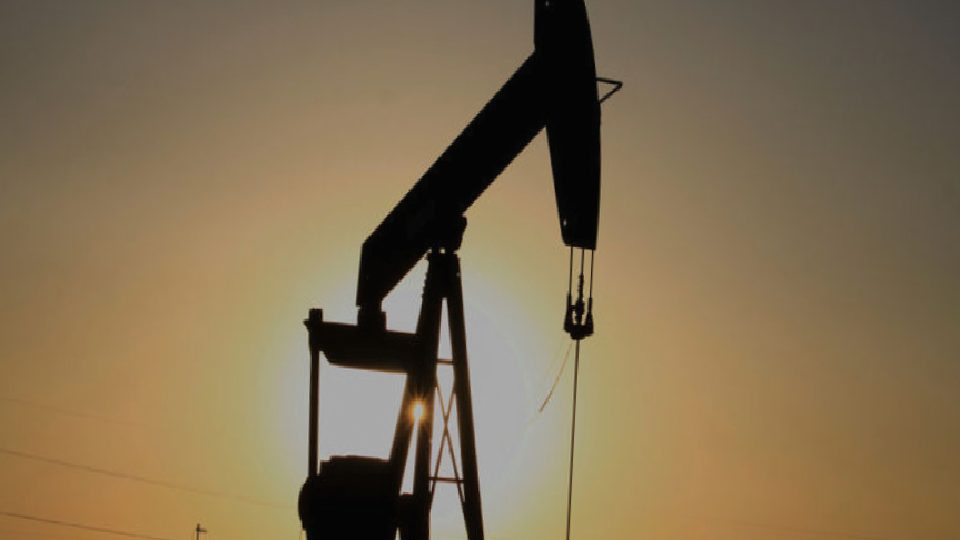 Petrol, Orta Doğu’dan alternatif arz umutlarıyla yüzde 1 düştü