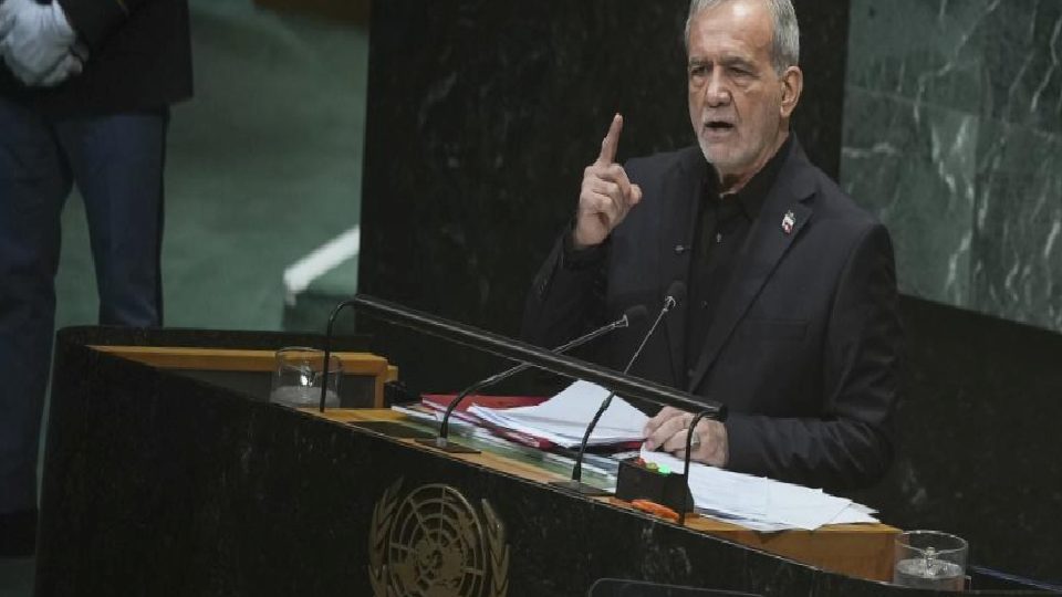 Pezeşkiyan: Diplomasiye hazırız ama savaştan korkmuyoruz