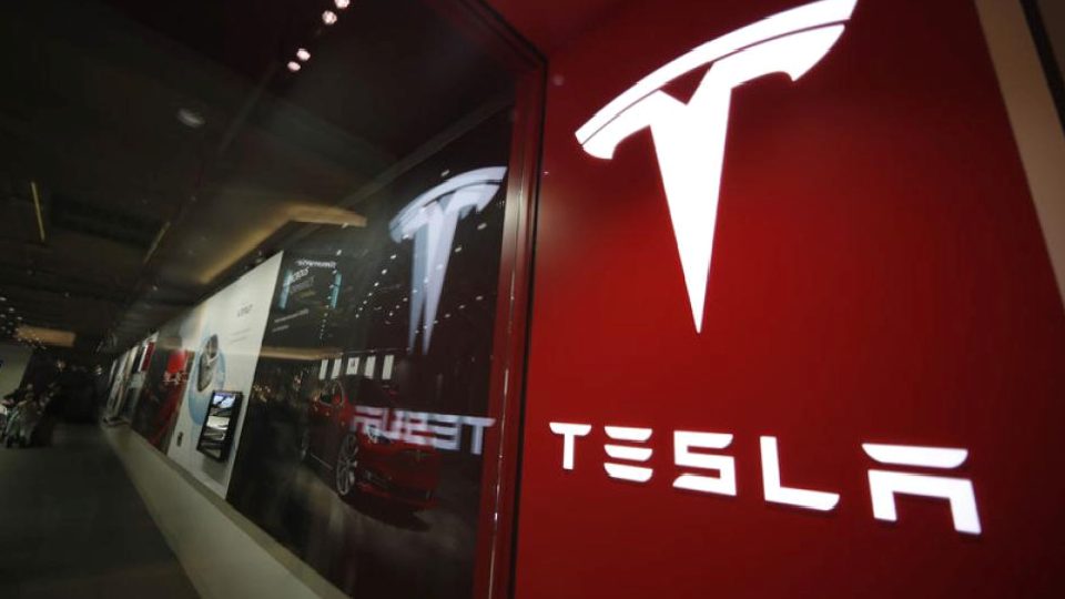 Tesla, Roadster 2 etkinliğini bir kez daha erteliyor