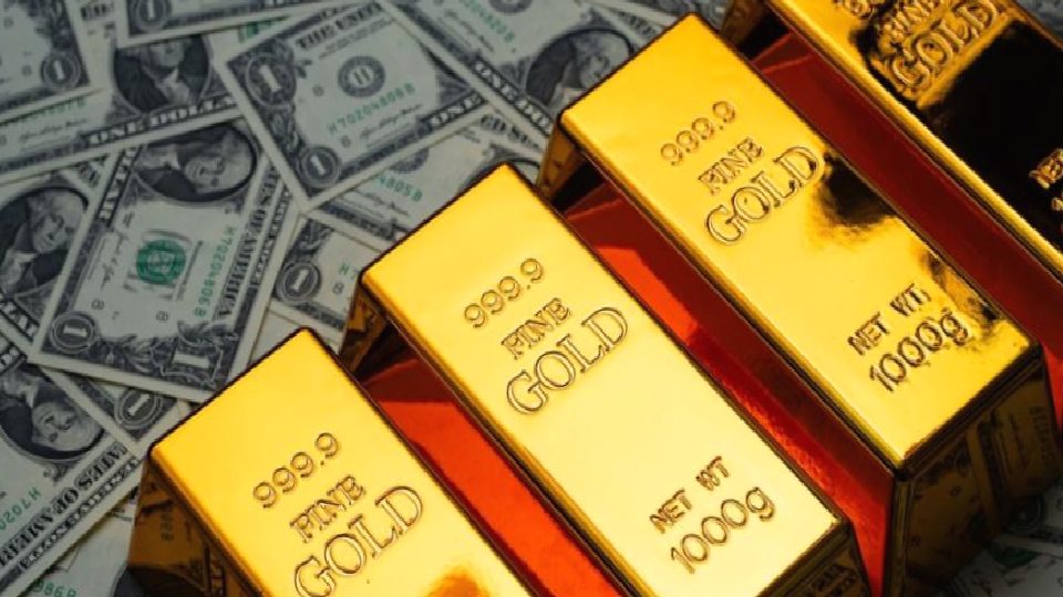 Altın, Fed tutanakları öncesi geriledi