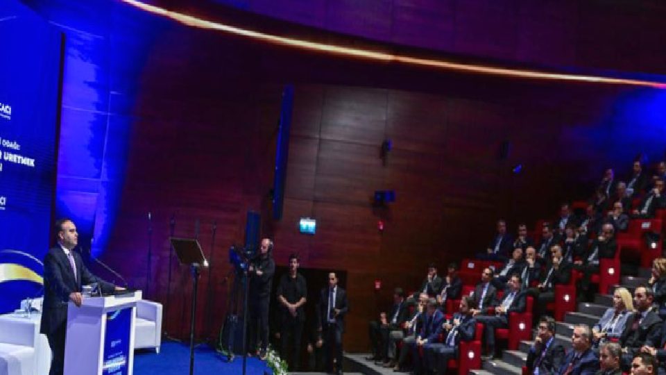 Bakan Kacır: Küresel ekonominin ağırlık merkezi batıdan doğuya kayıyor