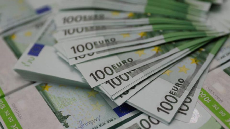 Euro 17 ayın en düşük seviyesinde