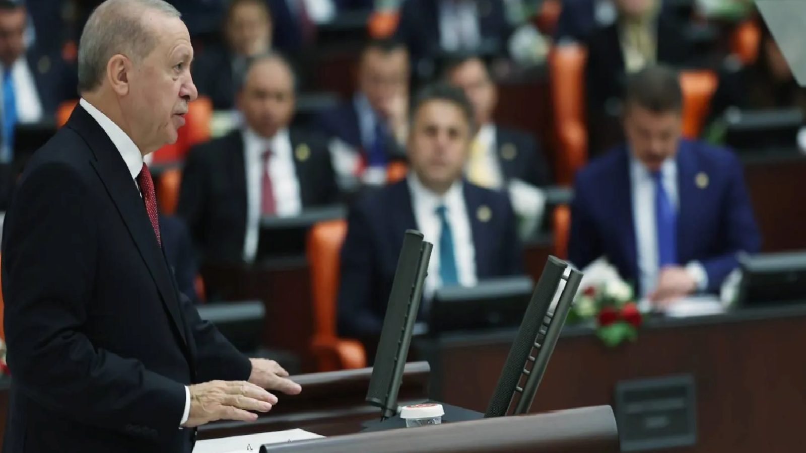 Hürriyet yazarı Selvi: Erdoğan, “O paraları getirecekler, başka yolu yok” dedi; fon rezaletine bulaşanların biletini kesecek