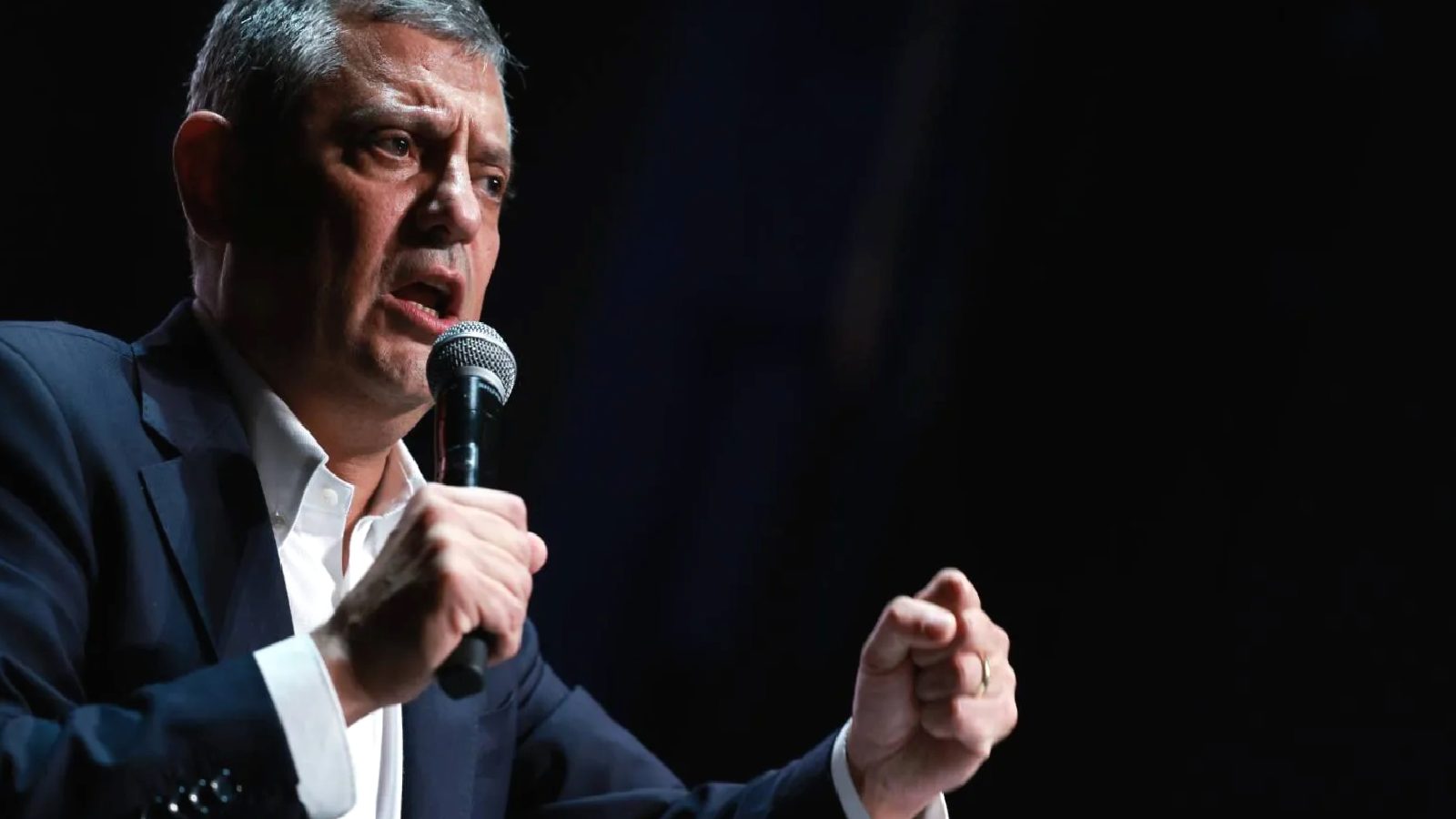 Özel’den fon krizine ilişkin yeni açıklama: Aktif bir bakanın ismi konuşuluyor, teyit ettiğimizde paylaşacağız