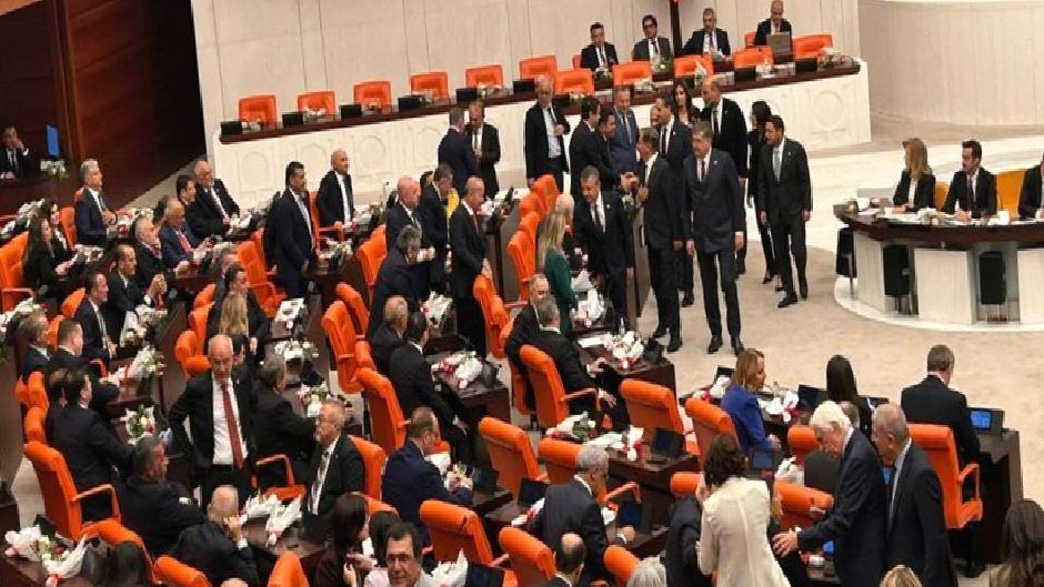 TBMM’nin açılışına fon krizi tartışmaları damga vurdu